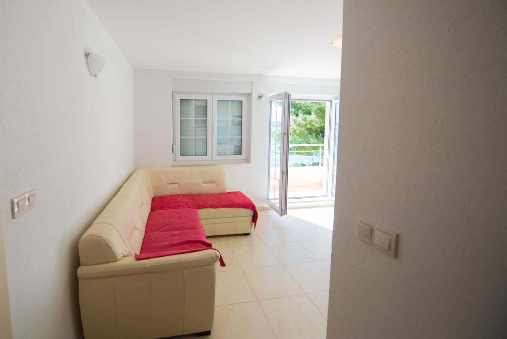 Apartments Karlo Baška Voda Zimmer foto
