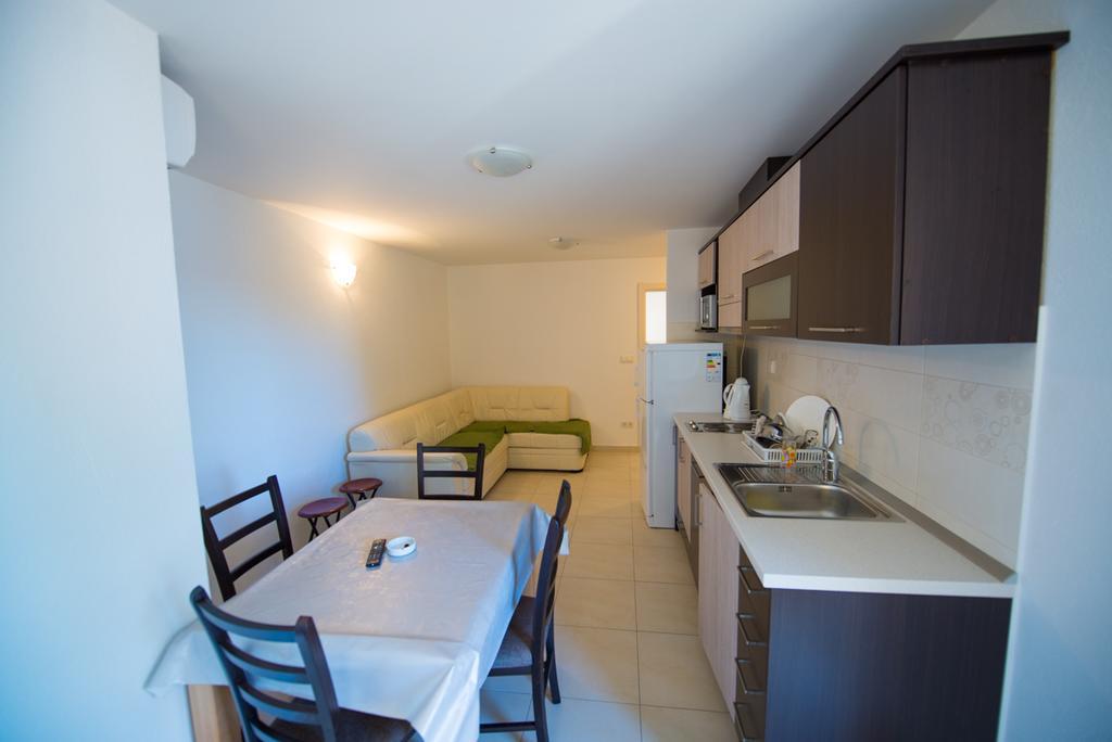 Apartments Karlo Baška Voda Zimmer foto